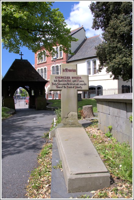 Rev Ebenezer Morris grave