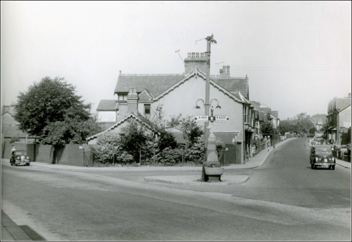 West End Fountain Llanelli 1950s West End Fountain|Llanelli 1950s