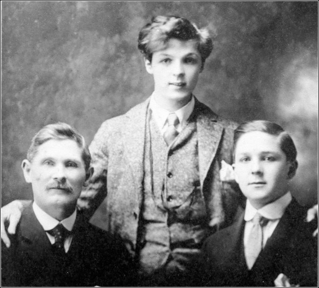 With his father and brother in New York in 1915 With his father and brother in New York in 1915