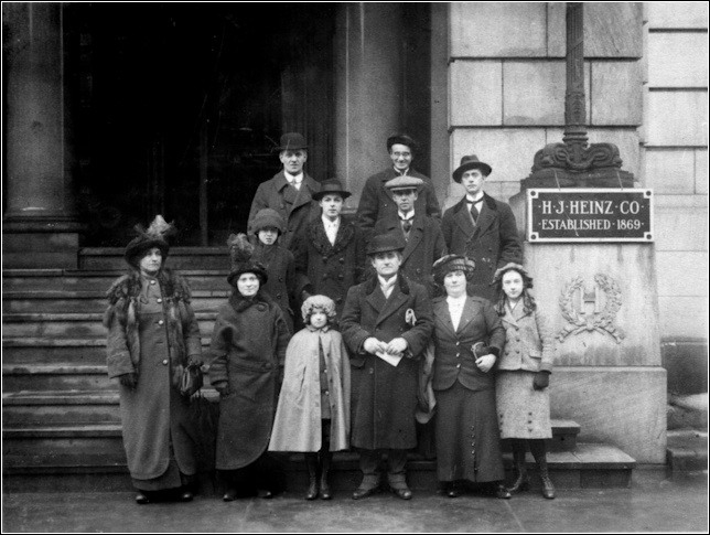 The Welsh Players, New York 1914. Eleanor Daniels 2nd from left front, Gareth 2nd from left middle The Welsh Players, New York 1914. Eleanor Daniels 2nd from left front, Gareth 2nd from left middle